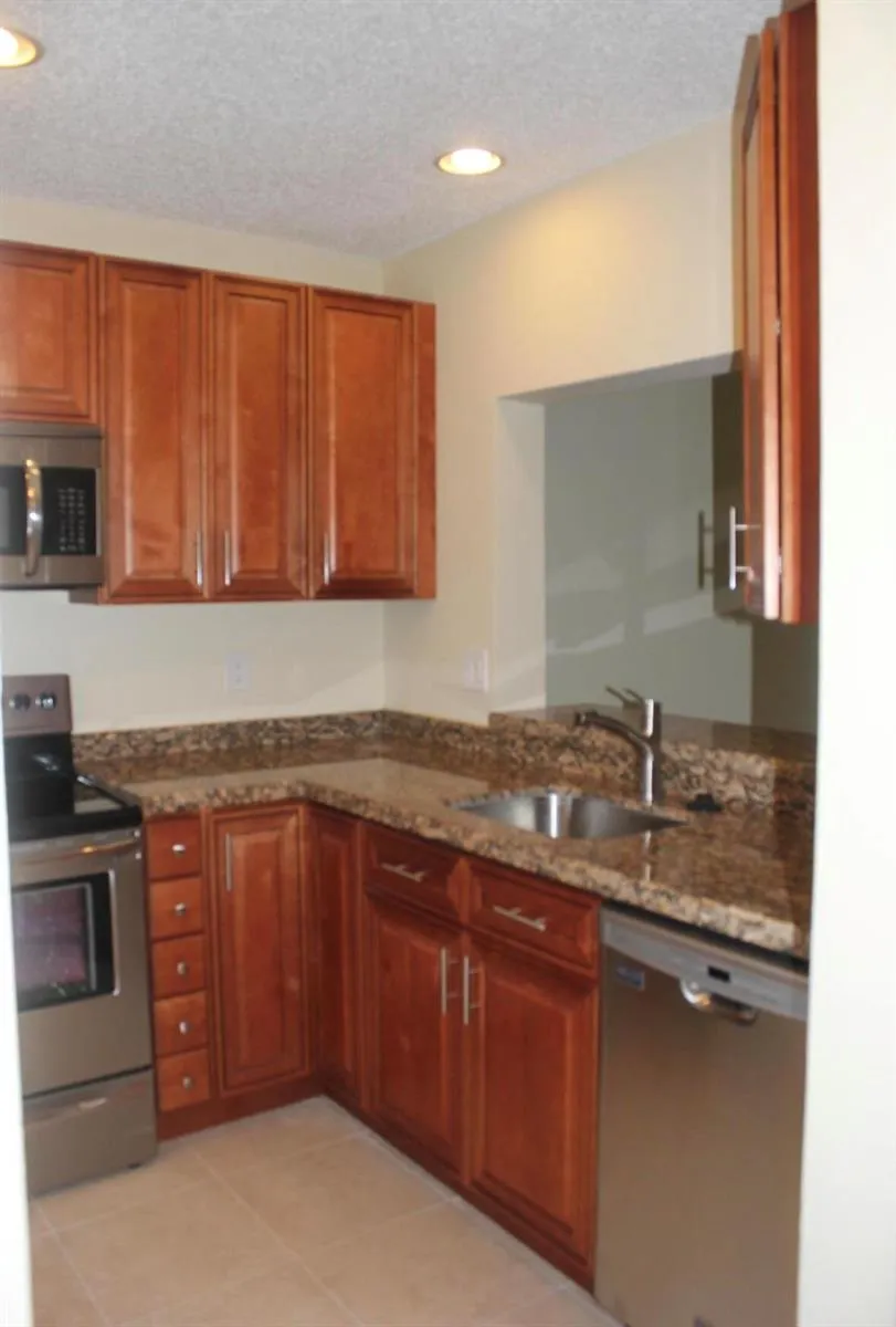 21943 REMSEN TERRACE #204 Boca Raton, FL 33433