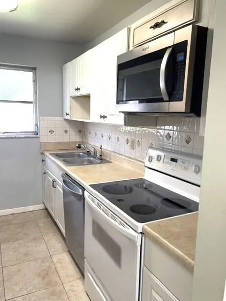 892 HIGH POINT BOULEVARD #B Delray Beach, FL 33445