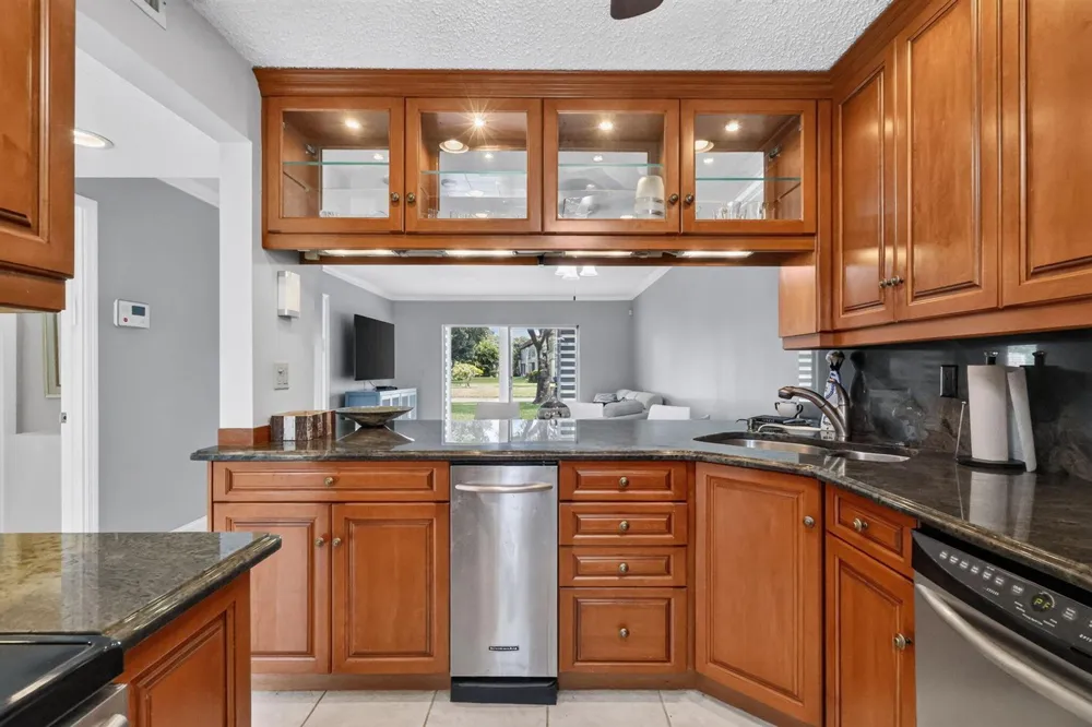 22 ABBEY LANE #101 Delray Beach, FL 33446