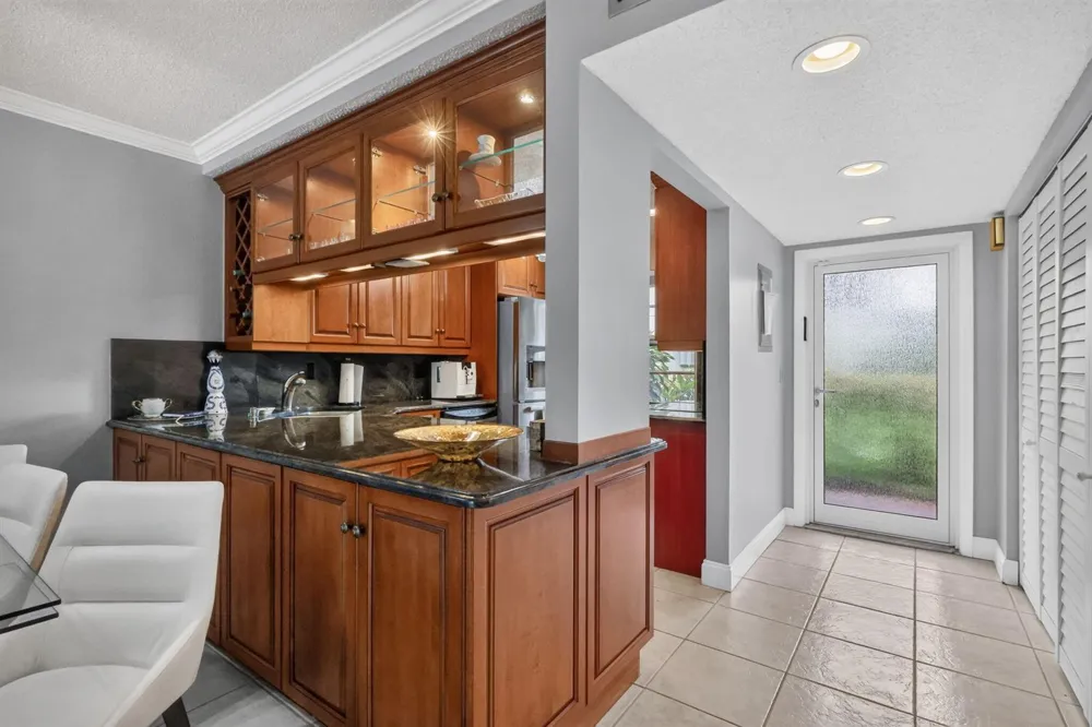 22 ABBEY LANE #101 Delray Beach, FL 33446