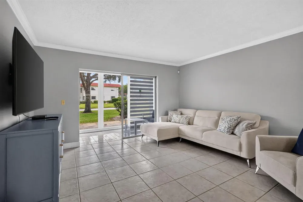 22 ABBEY LANE #101 Delray Beach, FL 33446