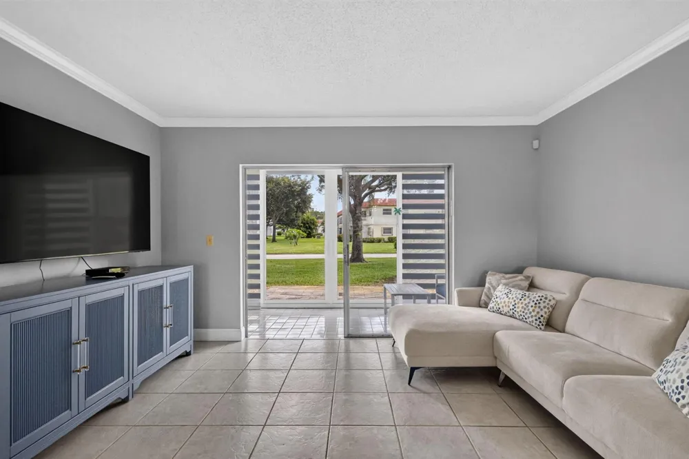 22 ABBEY LANE #101 Delray Beach, FL 33446