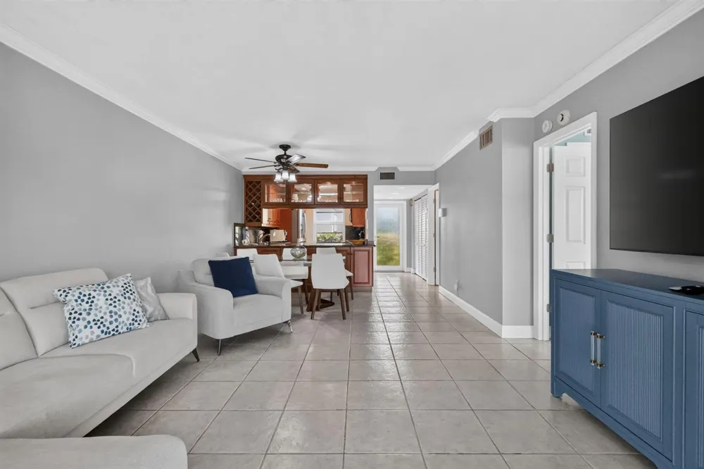22 ABBEY LANE #101 Delray Beach, FL 33446