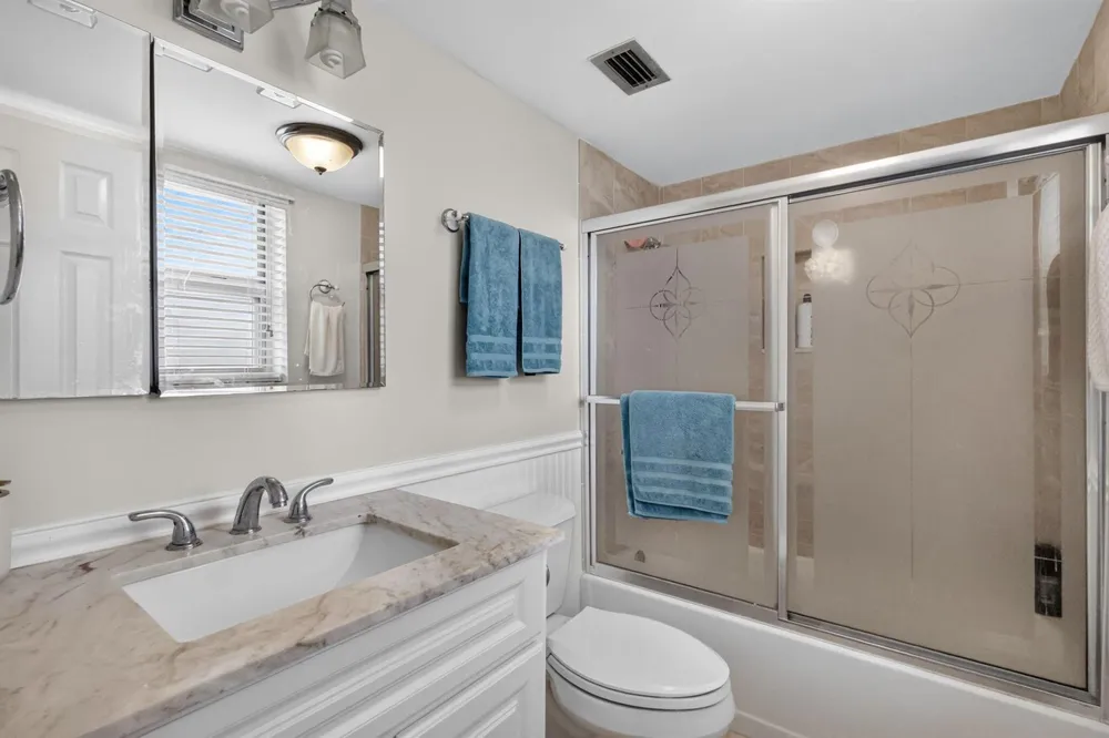 22 ABBEY LANE #101 Delray Beach, FL 33446