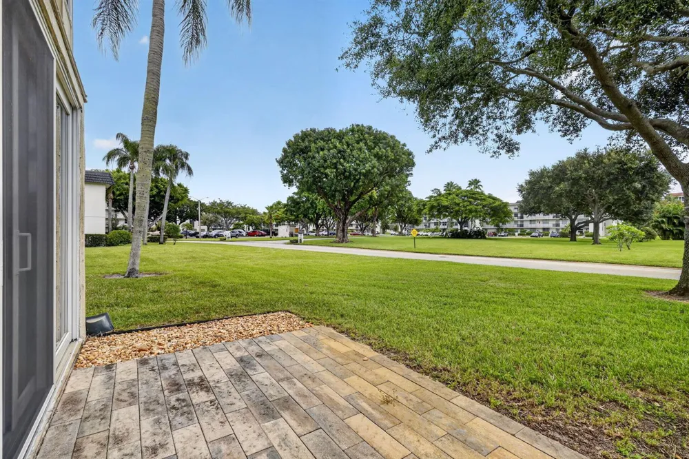 22 ABBEY LANE #101 Delray Beach, FL 33446