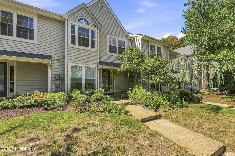 318 Balsam Court Howell, NJ 07731