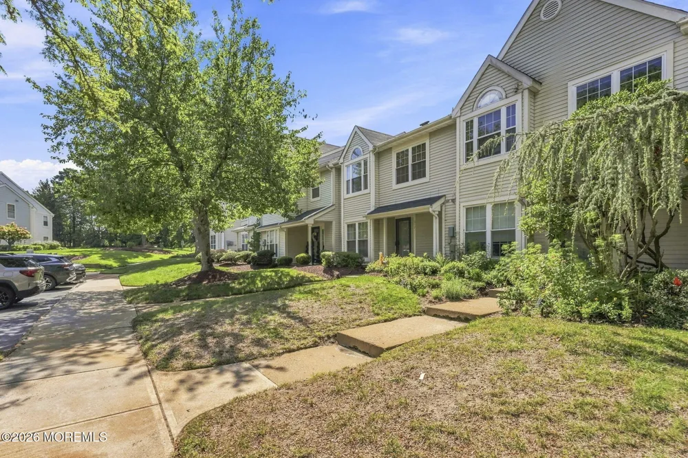 318 Balsam Court Howell, NJ 07731