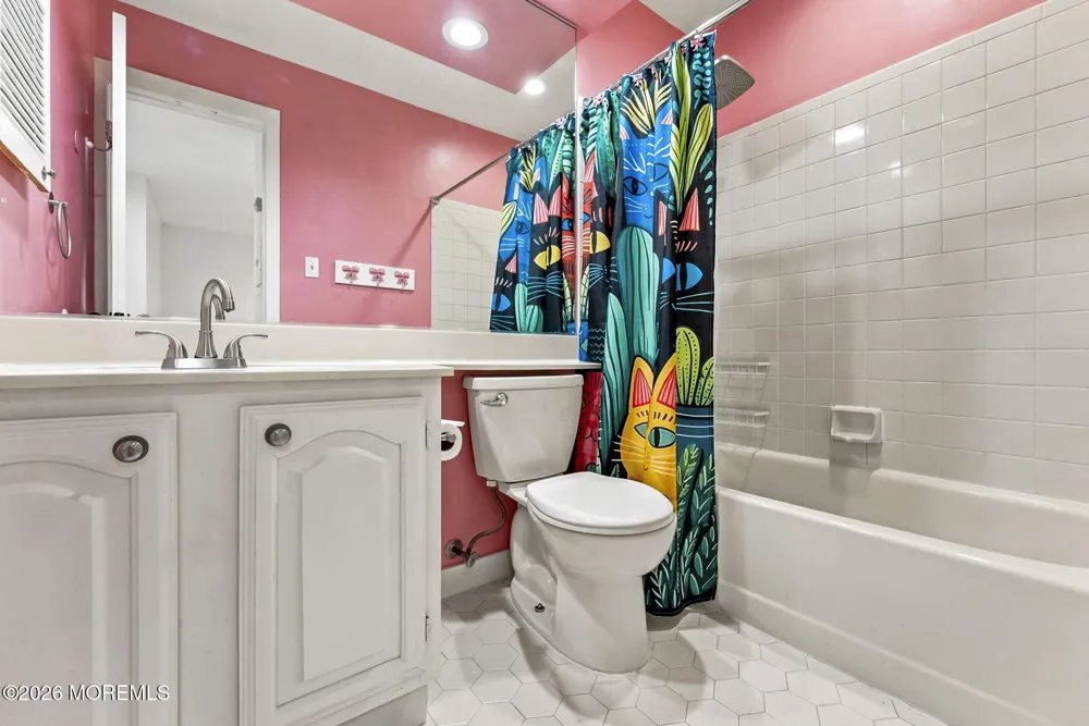 318 Balsam Court Howell, NJ 07731