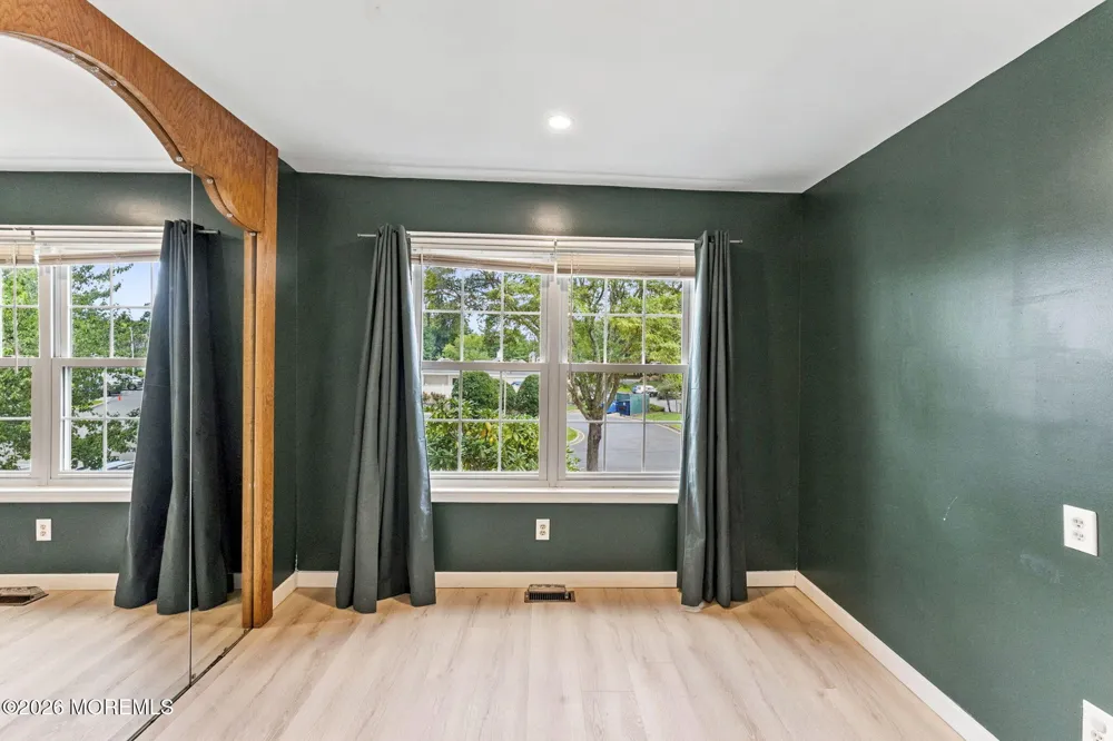 318 Balsam Court Howell, NJ 07731