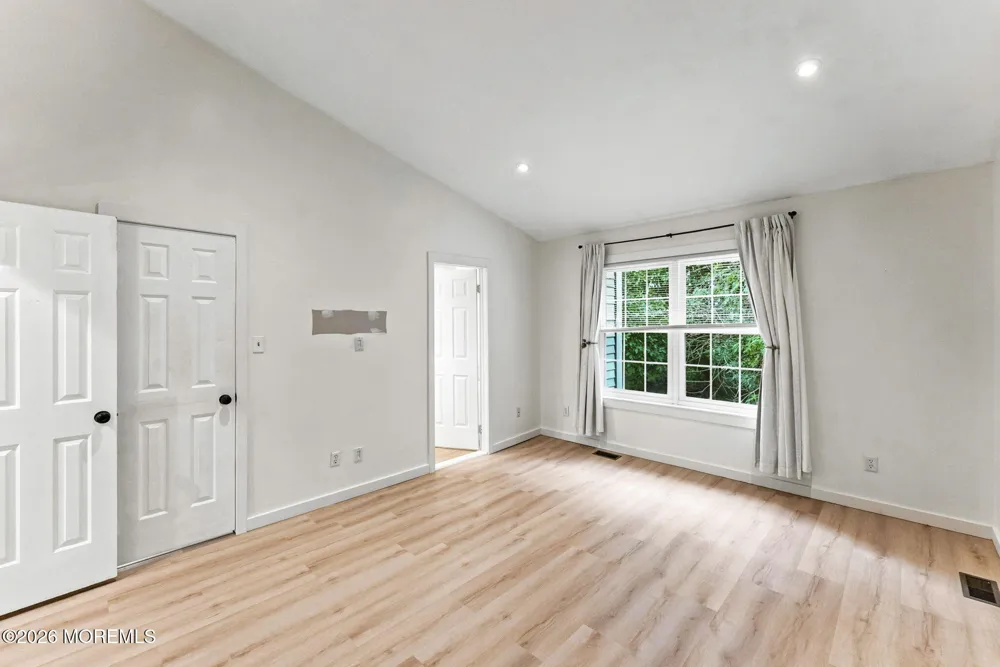 318 Balsam Court Howell, NJ 07731