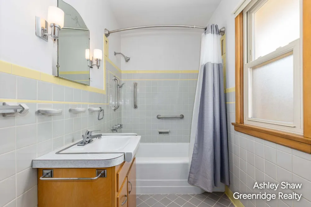 750 Pine Avenue Holland City, MI 49423