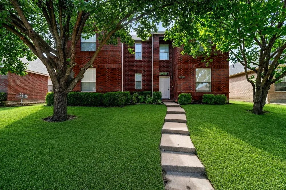 4506 Stirling Drive Garland, TX 75043