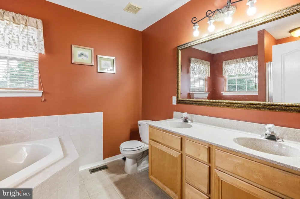 15 VALLEY FORGE DRIVE Woolwich Township, NJ 08085