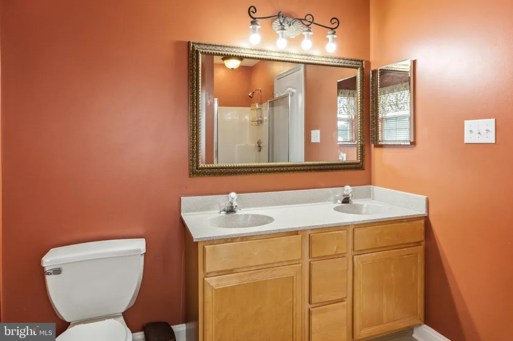 15 VALLEY FORGE DRIVE Woolwich Township, NJ 08085