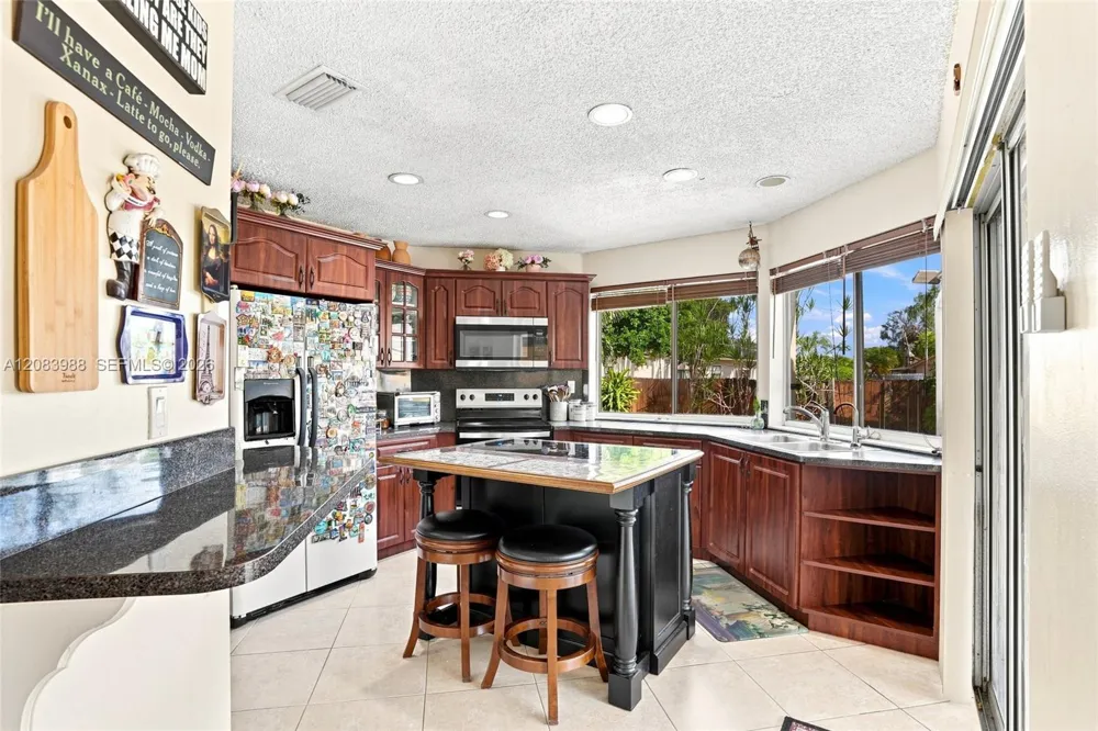 18209 NW 61st Ct Hialeah, FL 33015