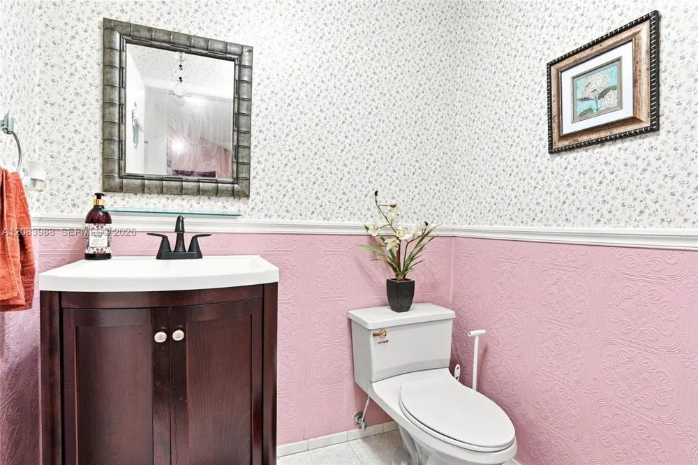 18209 NW 61st Ct Hialeah, FL 33015