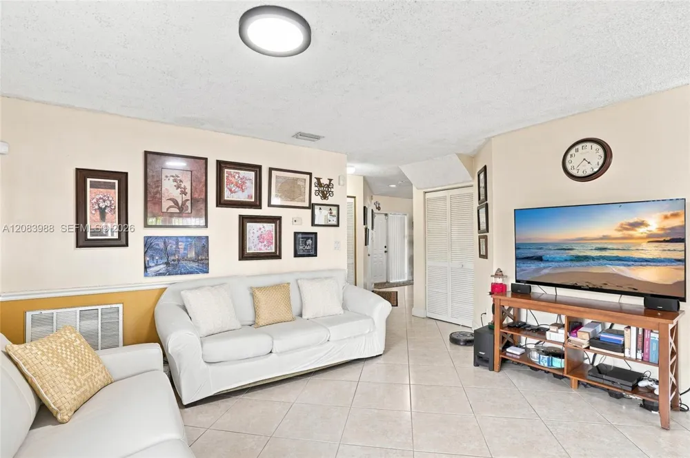 18209 NW 61st Ct Hialeah, FL 33015