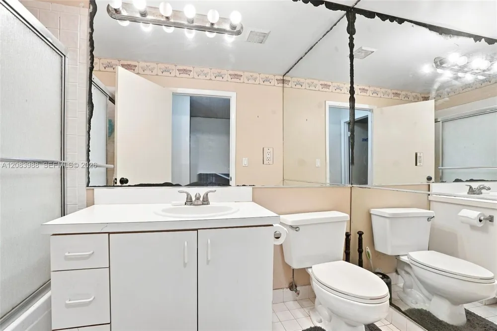 18209 NW 61st Ct Hialeah, FL 33015