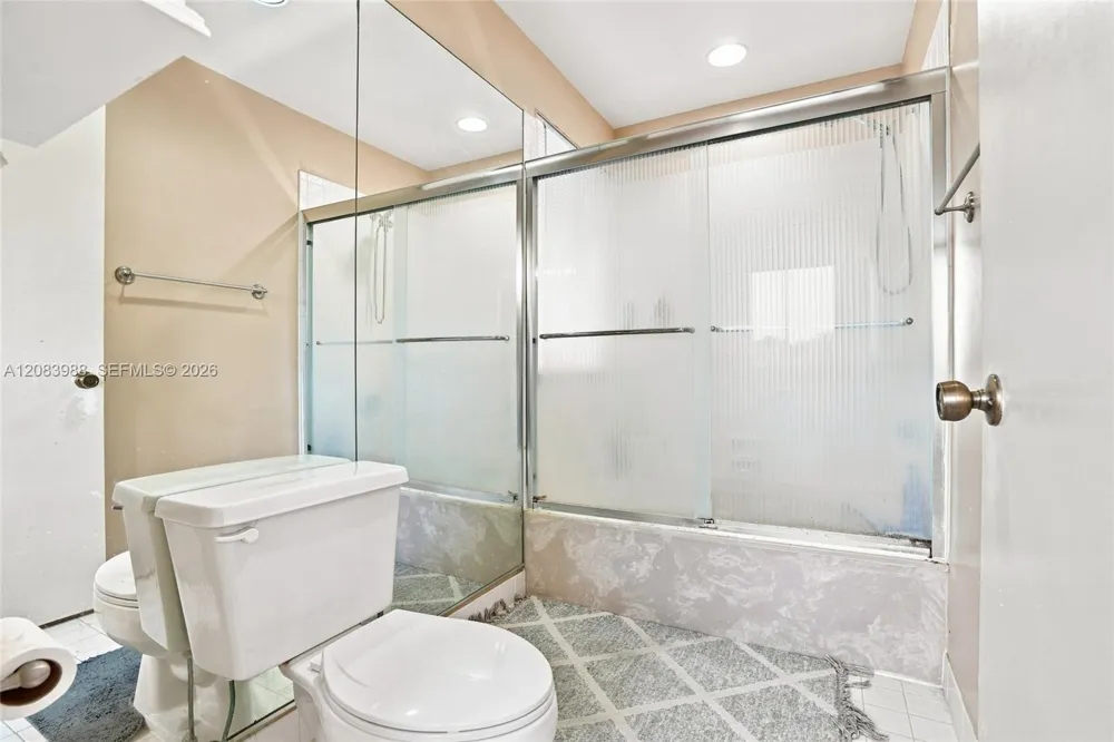 18209 NW 61st Ct Hialeah, FL 33015