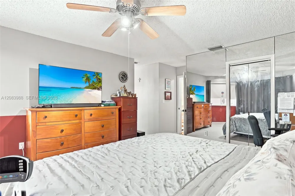 18209 NW 61st Ct Hialeah, FL 33015