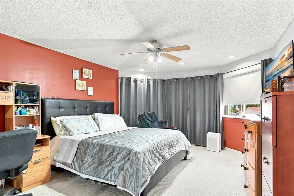 18209 NW 61st Ct Hialeah, FL 33015