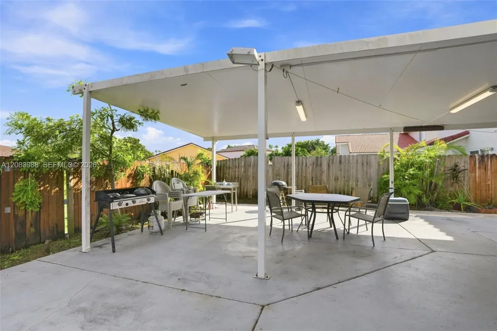 18209 NW 61st Ct Hialeah, FL 33015