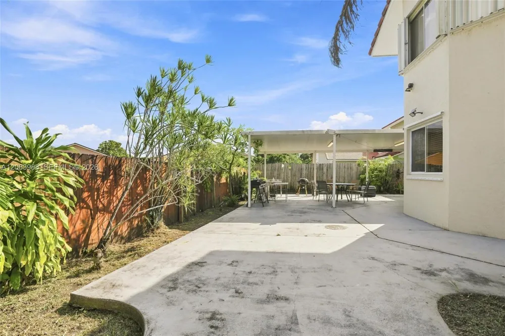 18209 NW 61st Ct Hialeah, FL 33015