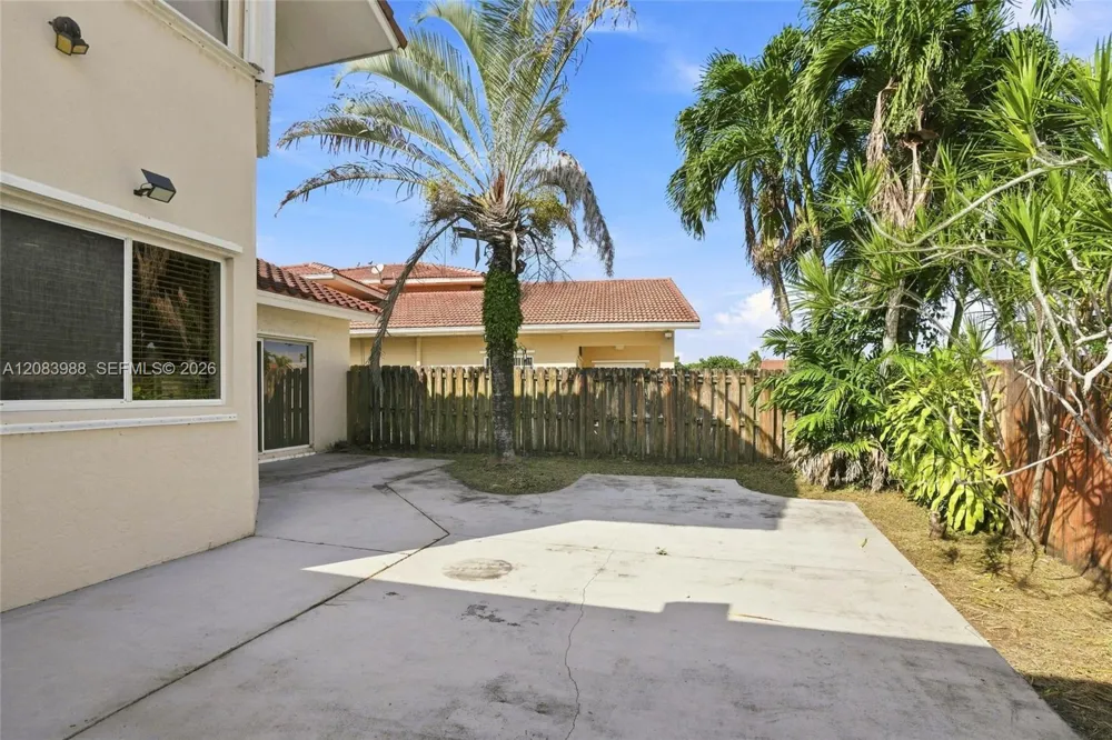 18209 NW 61st Ct Hialeah, FL 33015