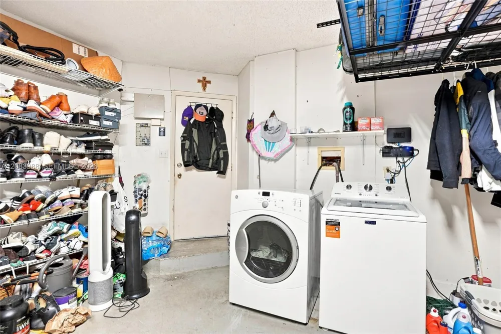 18209 NW 61st Ct Hialeah, FL 33015
