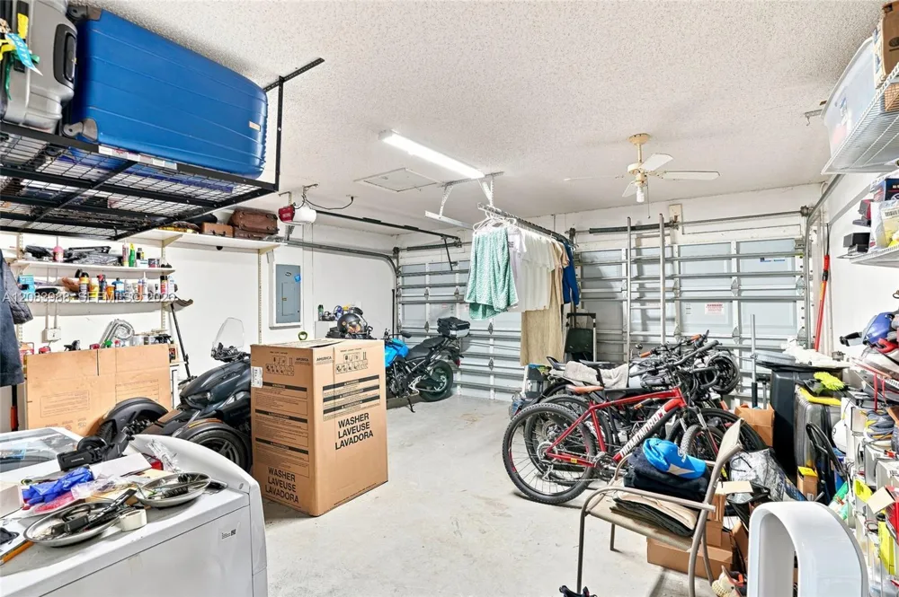 18209 NW 61st Ct Hialeah, FL 33015