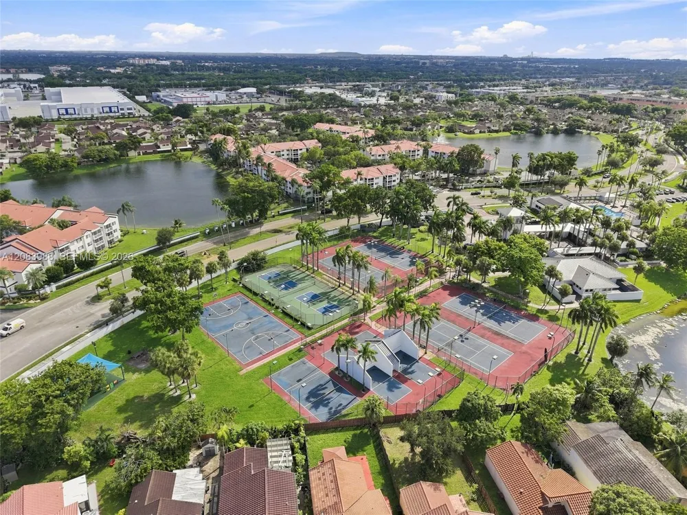 18209 NW 61st Ct Hialeah, FL 33015