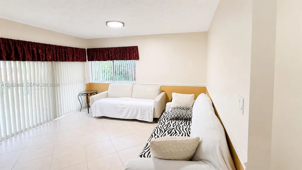 18209 NW 61st Ct Hialeah, FL 33015