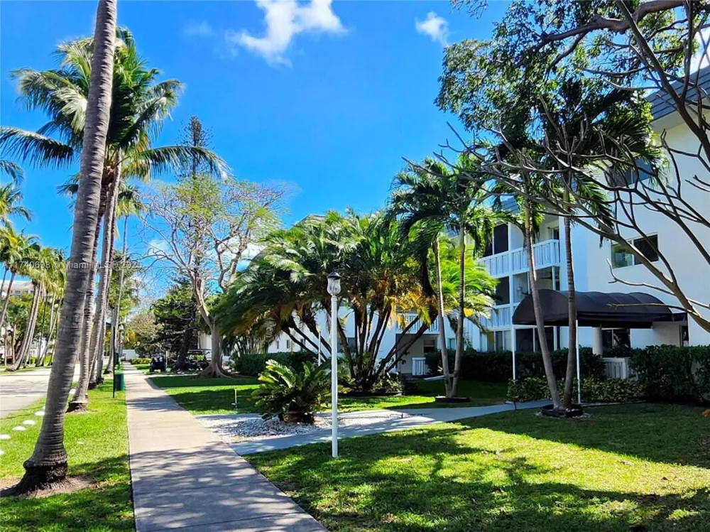 200 Galen Drive #308 Key Biscayne, FL 33149