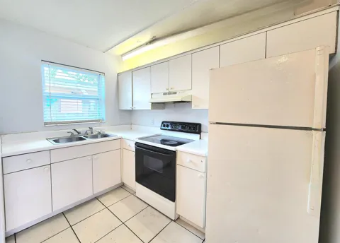 215 SW 1ST COURT #1-2