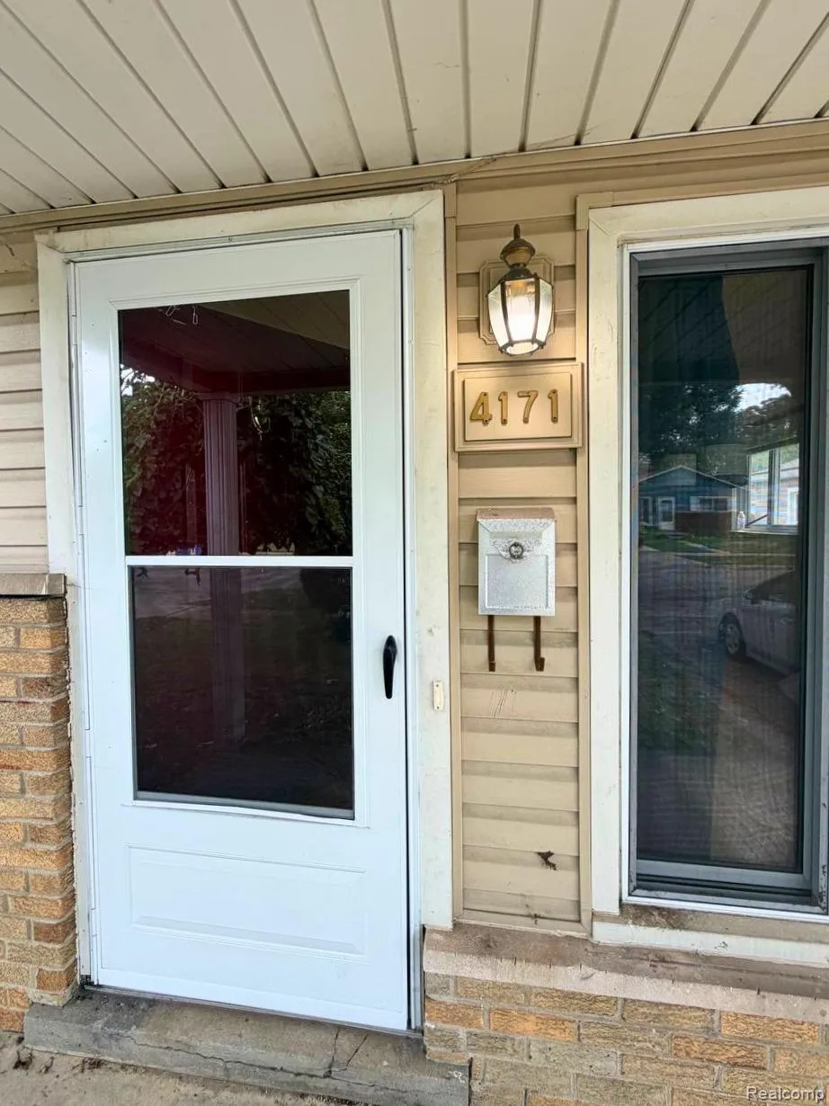 4171 Weddell Street Dearborn Heights City, MI 48125