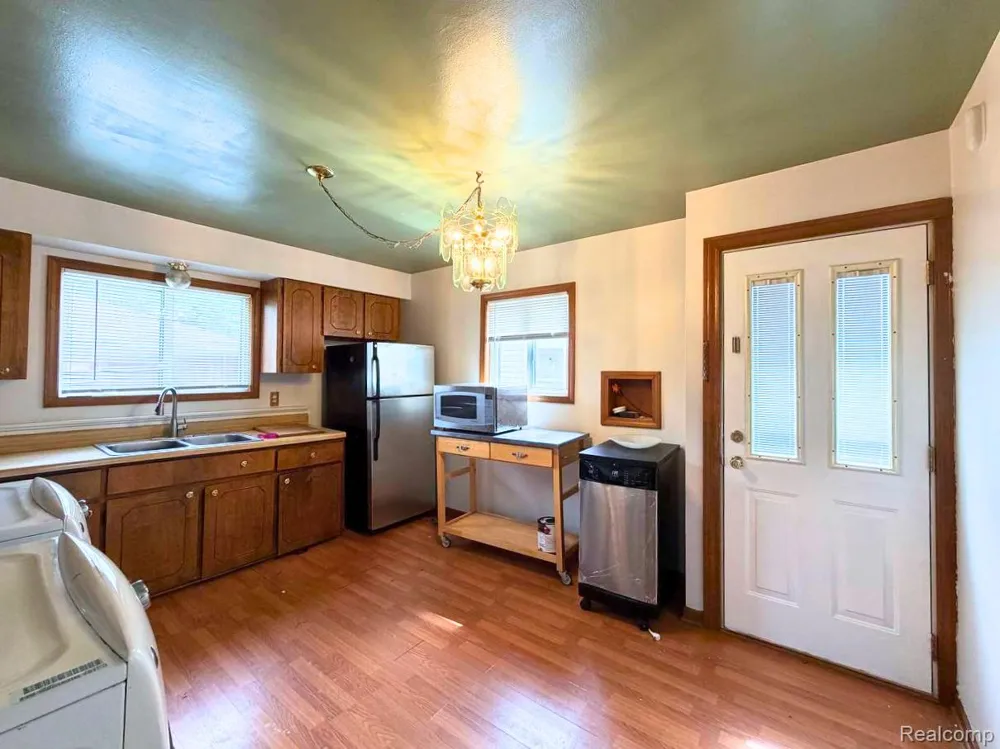 4171 Weddell Street Dearborn Heights City, MI 48125