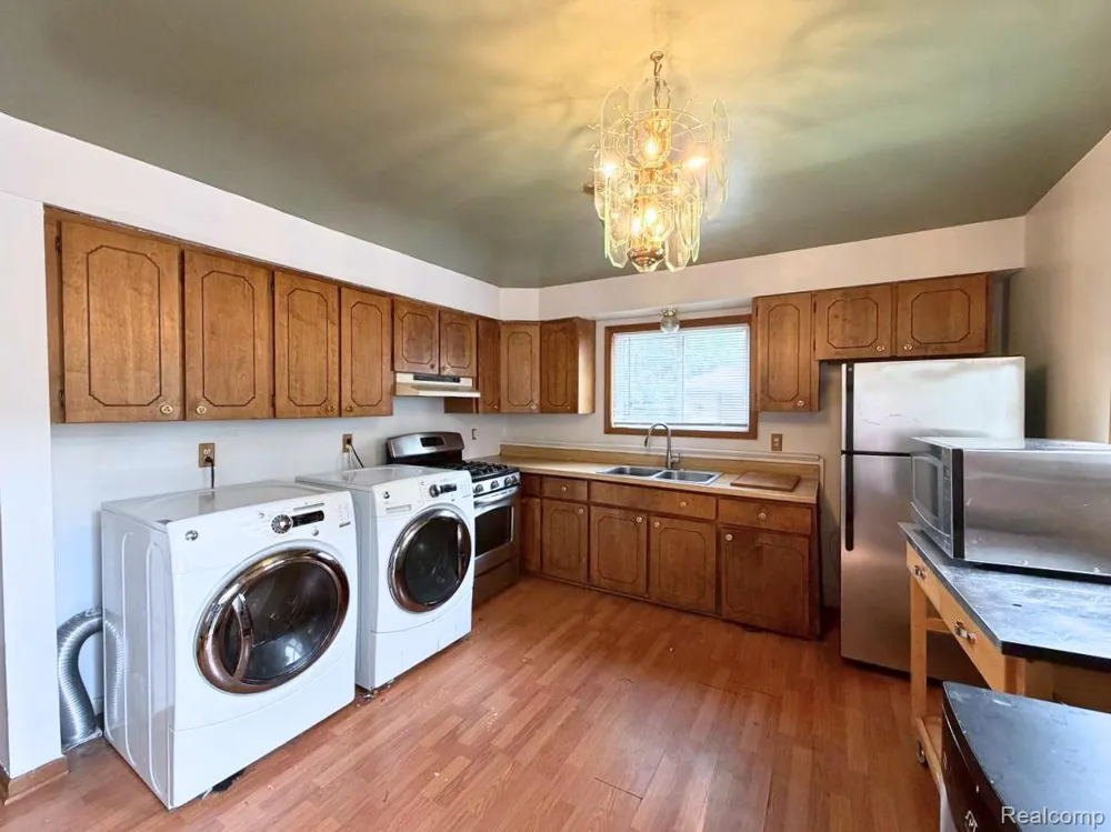 4171 Weddell Street Dearborn Heights City, MI 48125