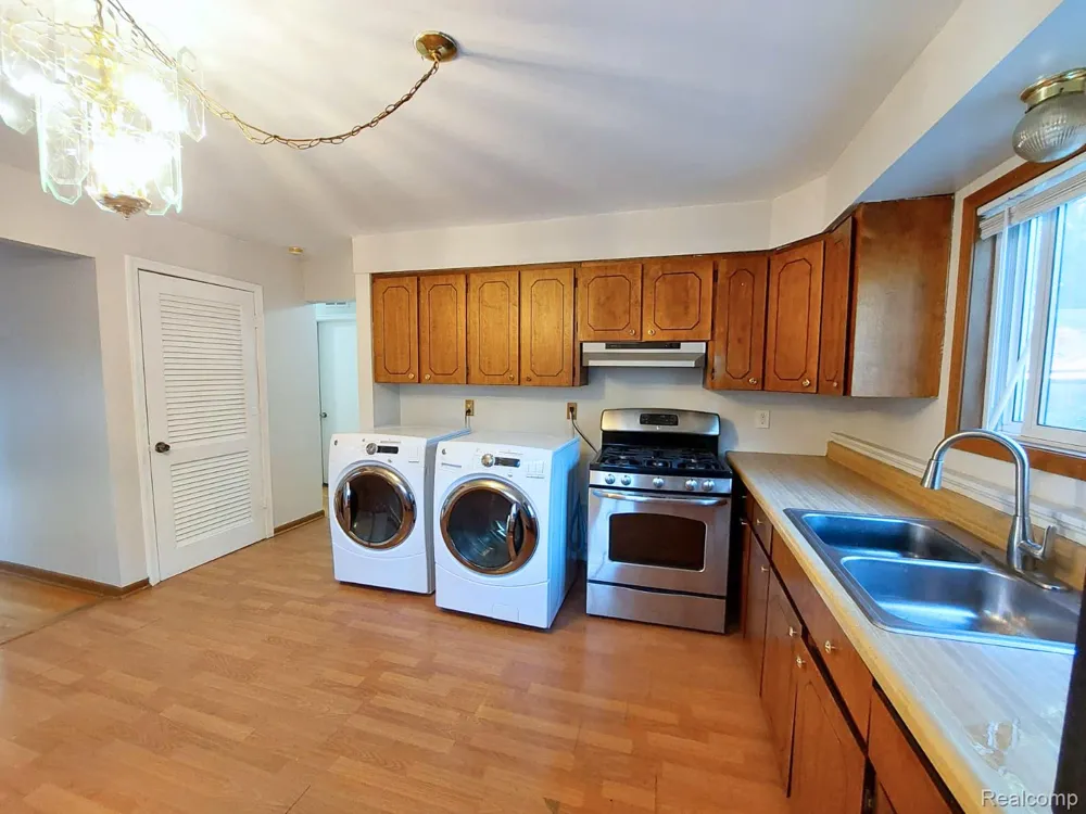 4171 Weddell Street Dearborn Heights City, MI 48125