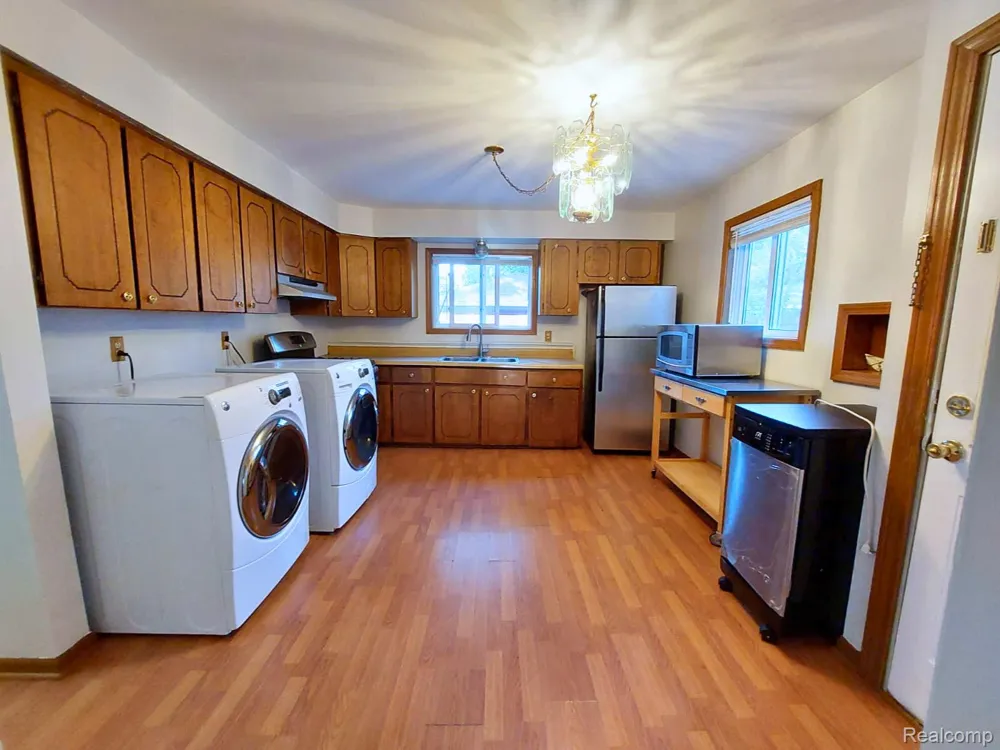 4171 Weddell Street Dearborn Heights City, MI 48125
