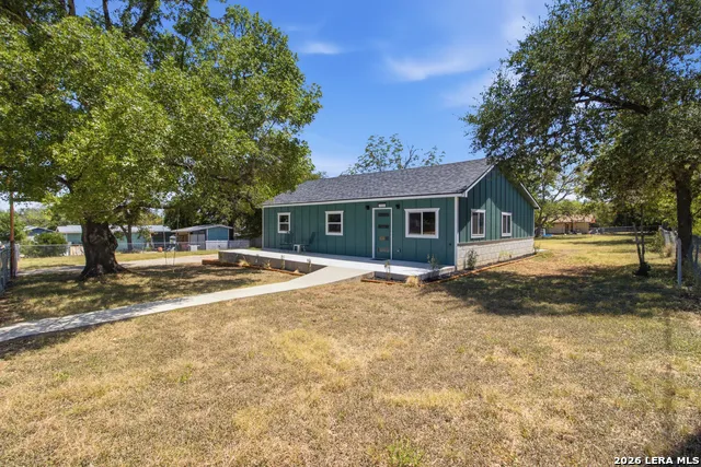 1506 SYCAMORE ST Bandera, TX 78003
