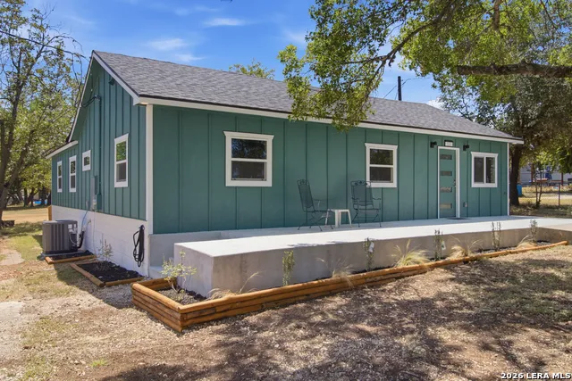 1506 SYCAMORE ST Bandera, TX 78003