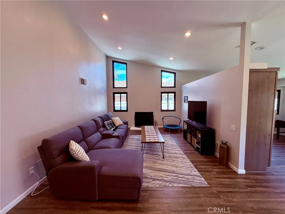 1210 Country Place Redlands, CA 92374