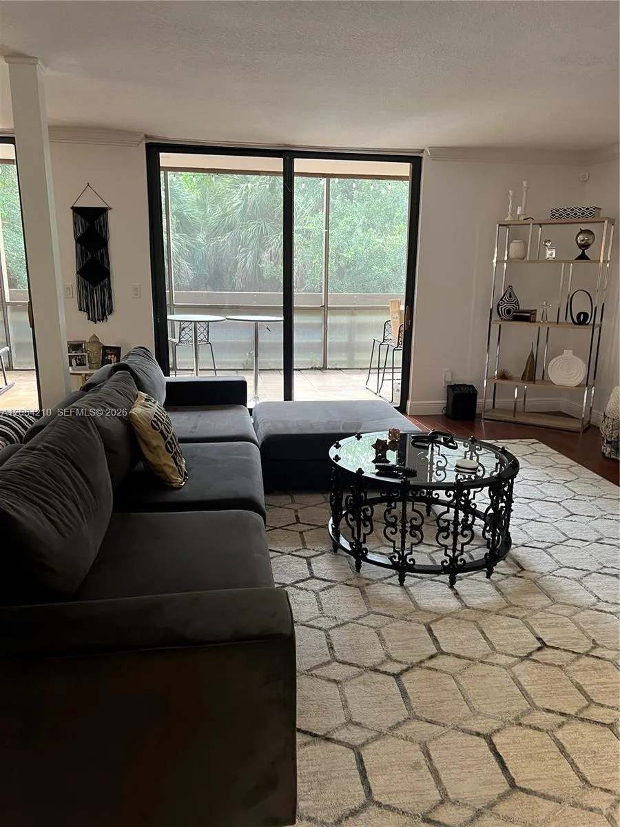 141 SW 96th Ter #305 Plantation, FL 33324