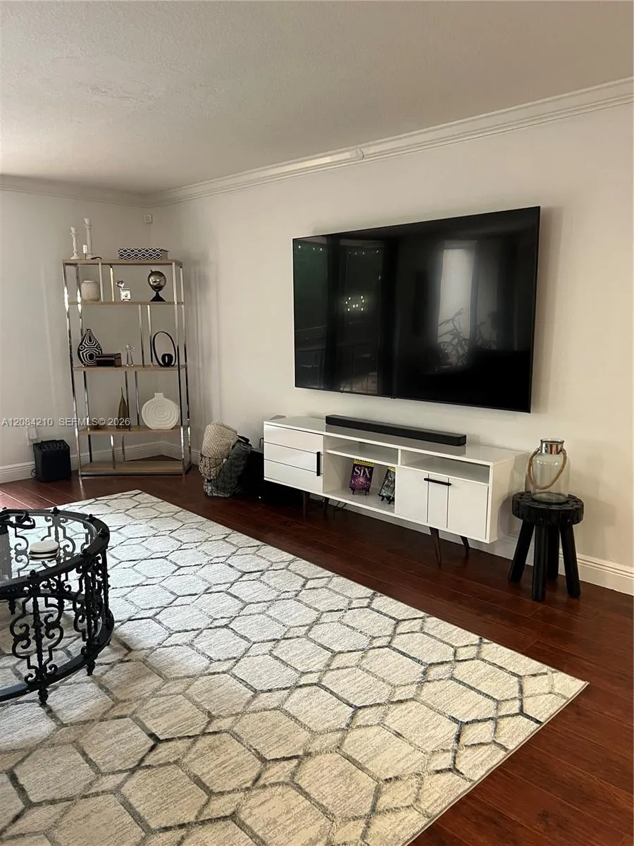 141 SW 96th Ter #305 Plantation, FL 33324