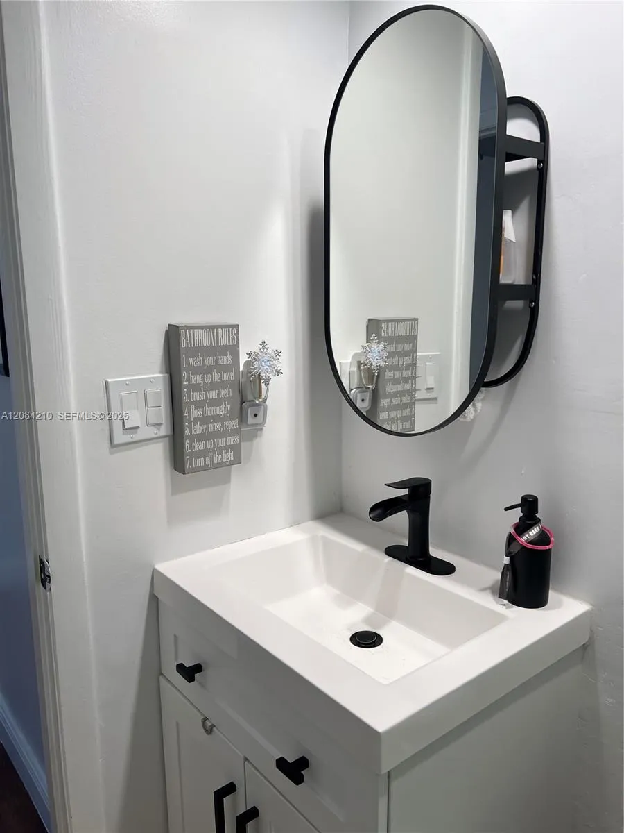 141 SW 96th Ter #305 Plantation, FL 33324