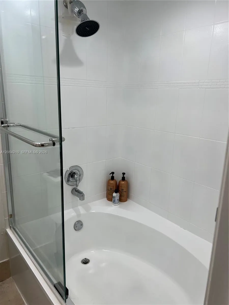 141 SW 96th Ter #305 Plantation, FL 33324