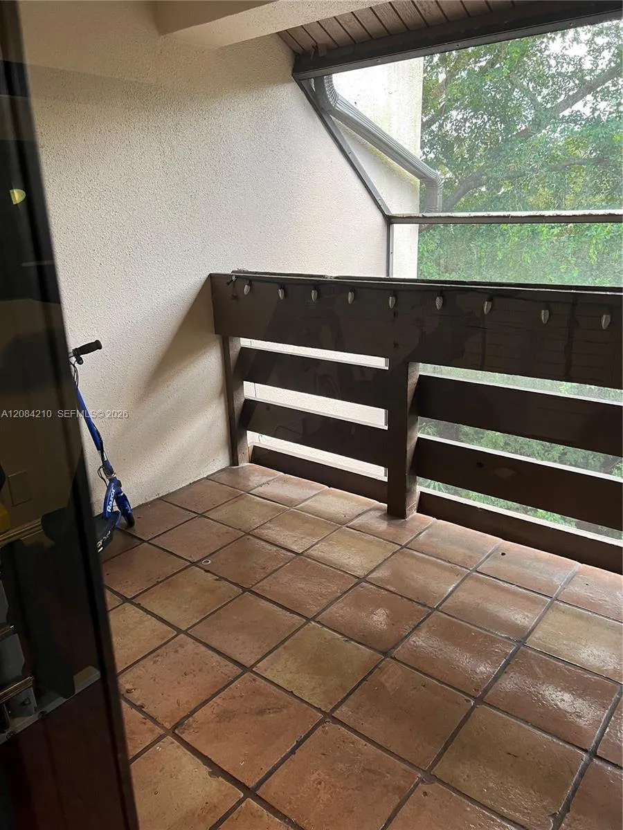 141 SW 96th Ter #305 Plantation, FL 33324
