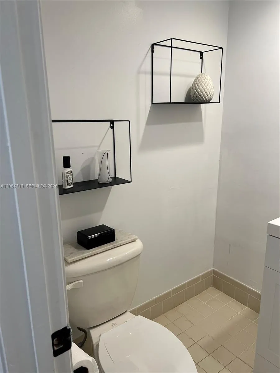 141 SW 96th Ter #305 Plantation, FL 33324
