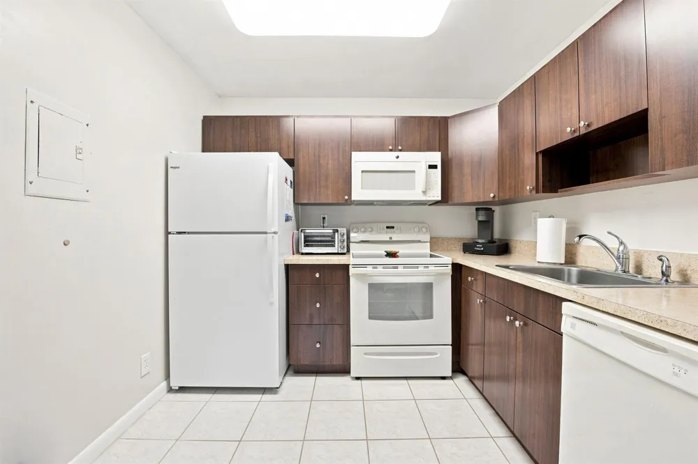 479 Burgundy J Delray Beach, FL 33484