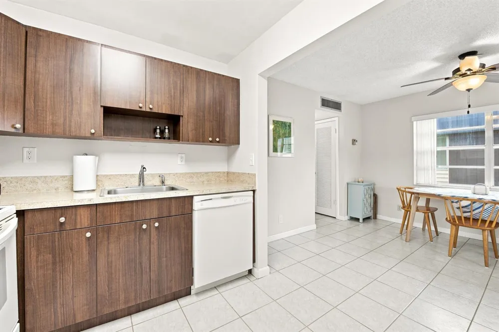 479 Burgundy J Delray Beach, FL 33484